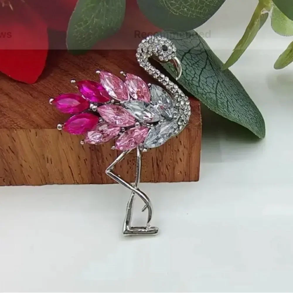 🦩 Betsey Johnson pink flamingo brooch 🦩